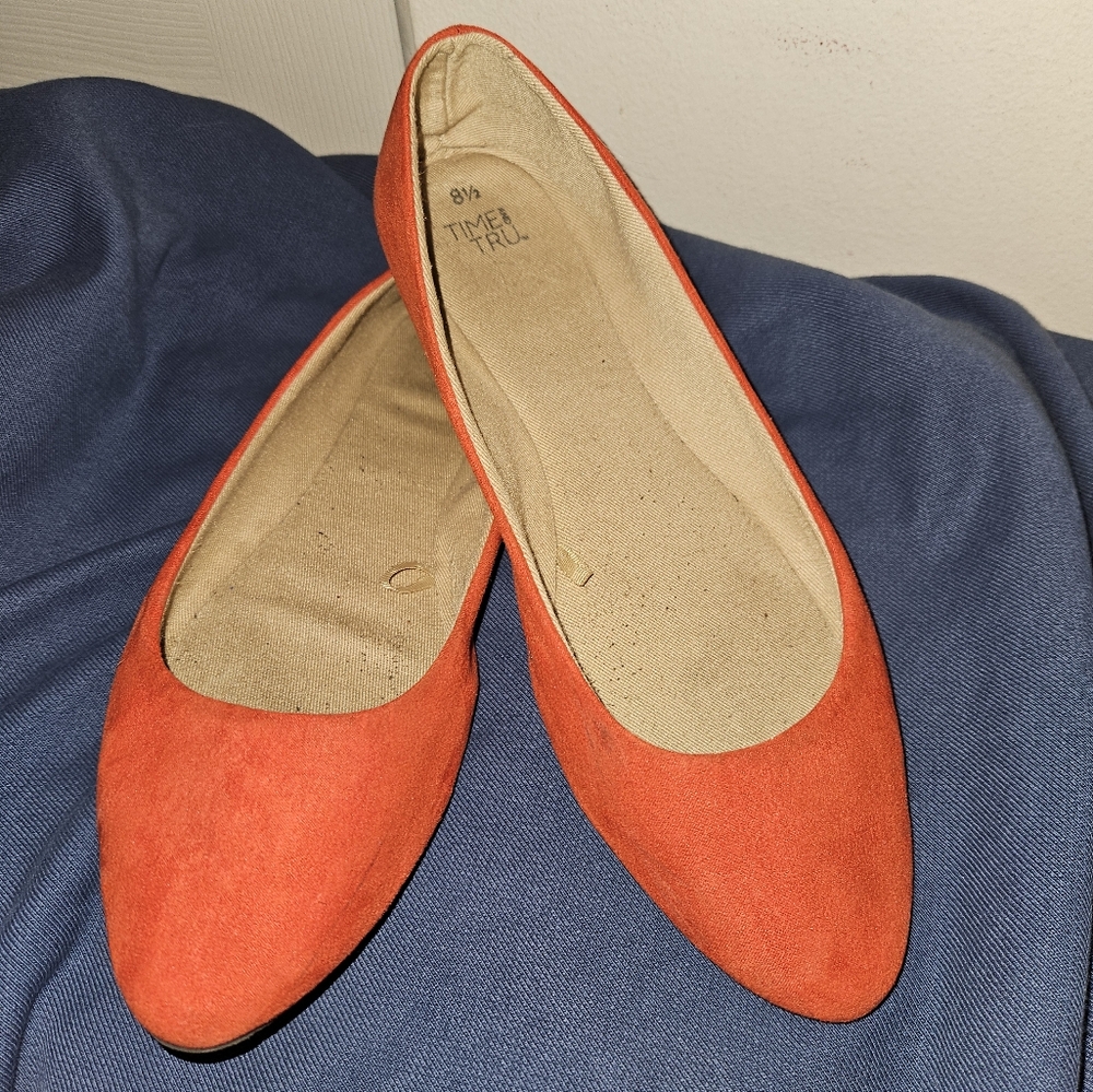 ⚠️Free bundle item- red flats